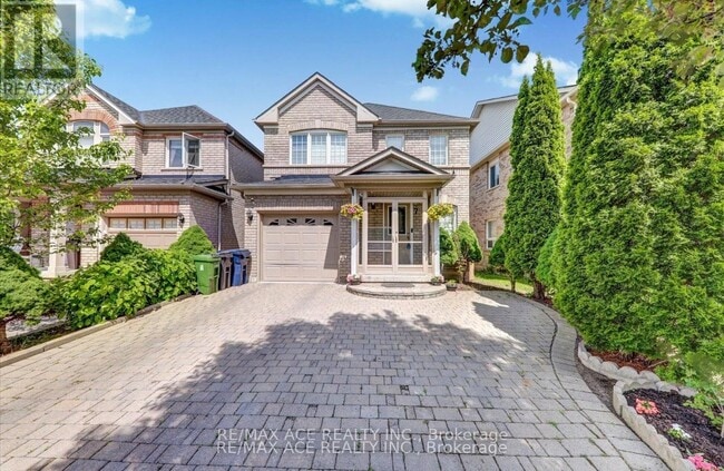 Photo - 7 Glacier Crescent