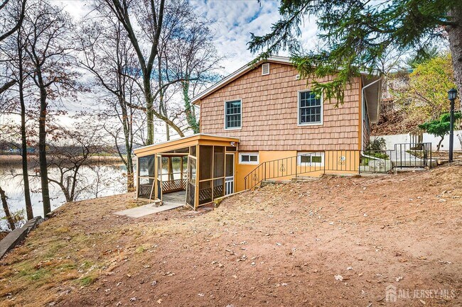 23 Cardownie St