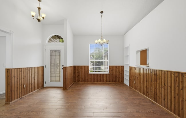 Photo - 2162 Saint Martins Dr E