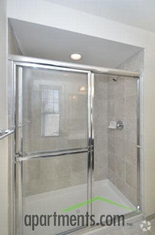 Baño - METRO WOODBRIDGE, LLC
