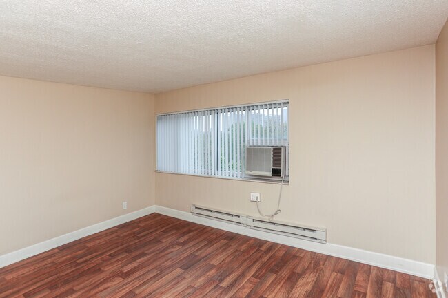Studio, 1 BA (A) - 378 SF - Regency Towers
