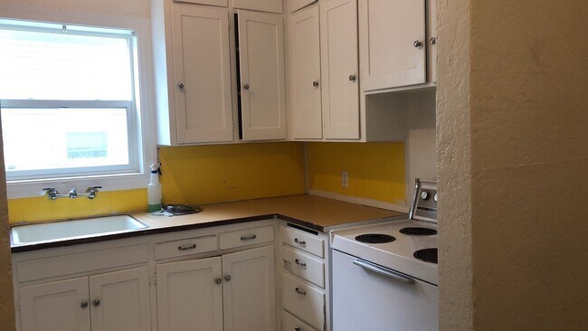 Photo - 813-815-817 NE A Street Unidad 817