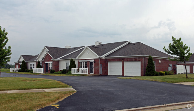 Garages - Arbors of Findlay Apartments
