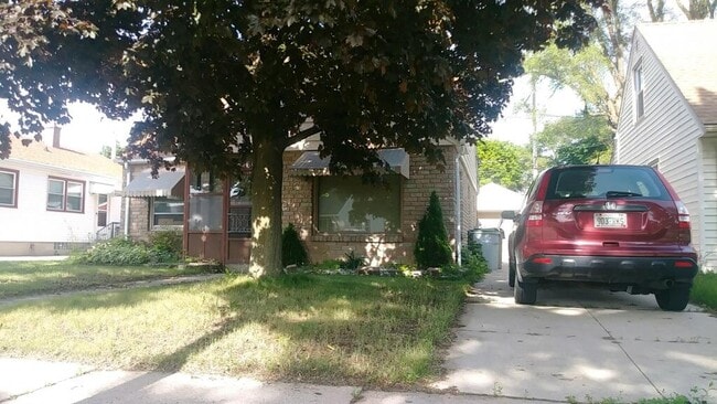 Building Photo - 5466 N 20th St