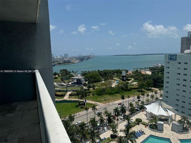 Building Photo - 244 Biscayne Blvd Unit 1807 Rental