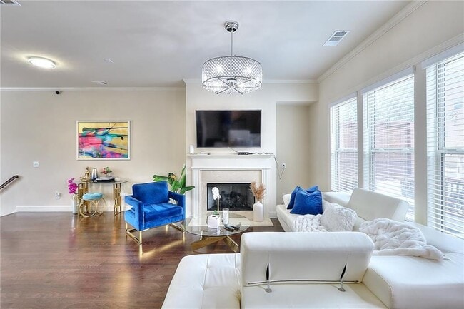 Photo - 1306 Harris Way S