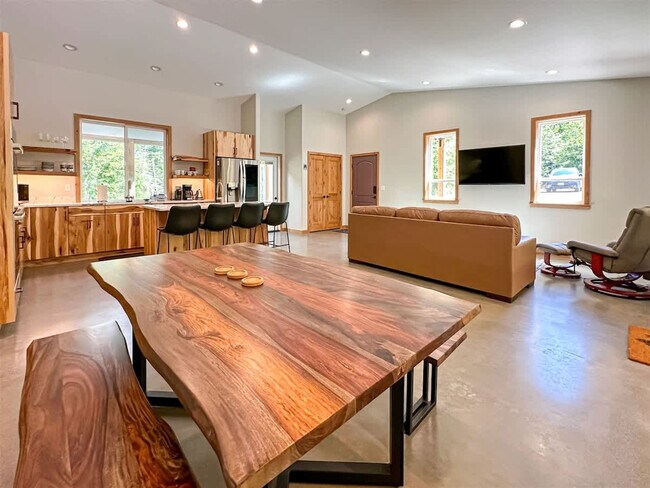 Photo - 1196 Place Rd Unit ID1336258P