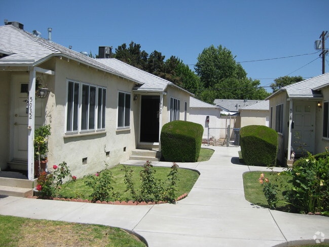 Building Photo - 5934 Cahuenga Blvd Unit 5930 Rental