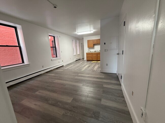 575 Bank St Unit 206