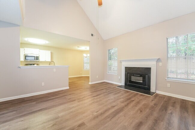 Photo - 871 Louisa Ln