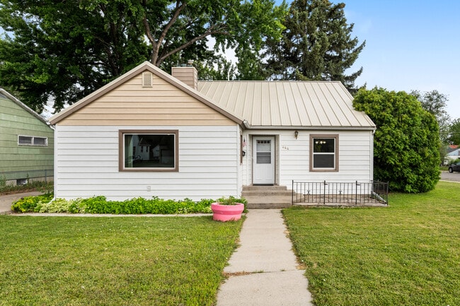 Photo - 644 Avenue F House