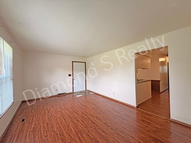 Photo - 2 Bedroom Duplex Available Now!  Great Location!