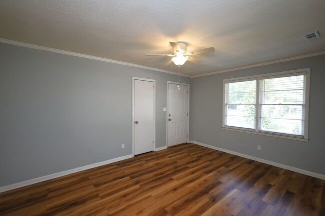Photo - 1709 Azalea Dr