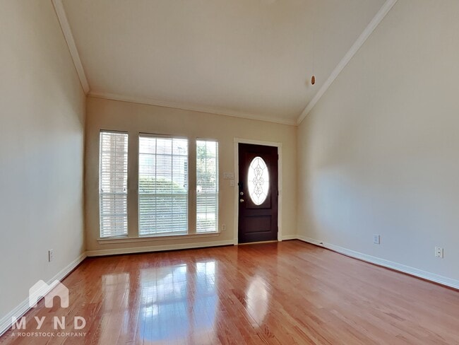 Photo - 1127 Enclave Square E