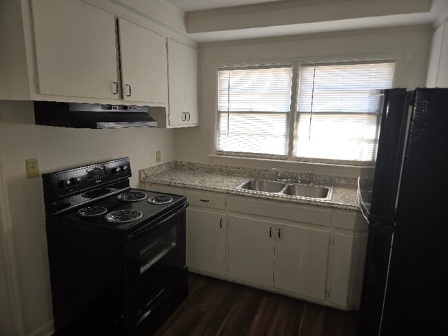 Photo - 2020 Regent St