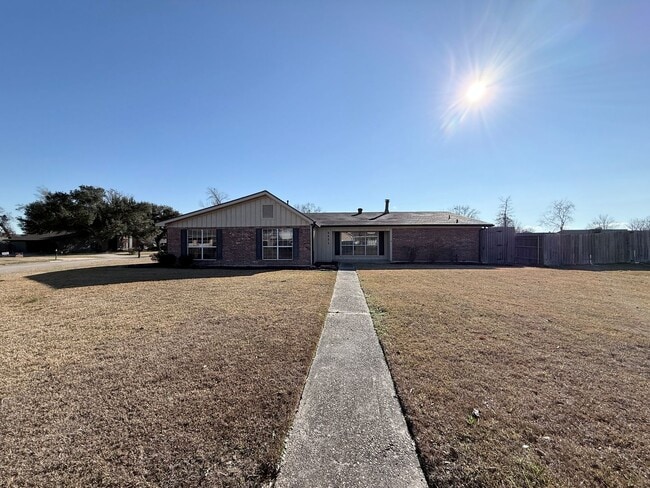 Building Photo - House For Rent with Pool