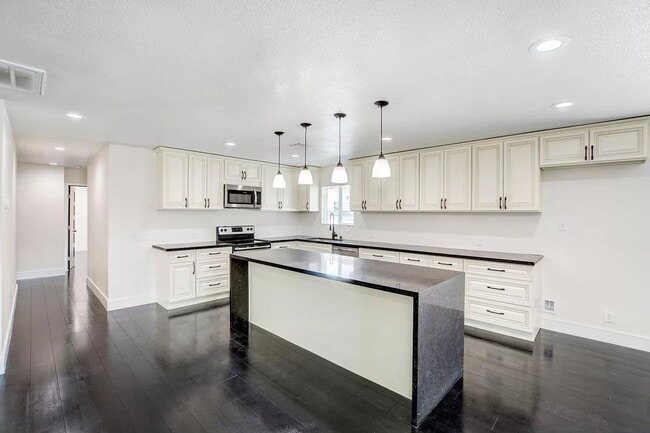 Photo - Stunning 4-bedroom, 3-bathroom House