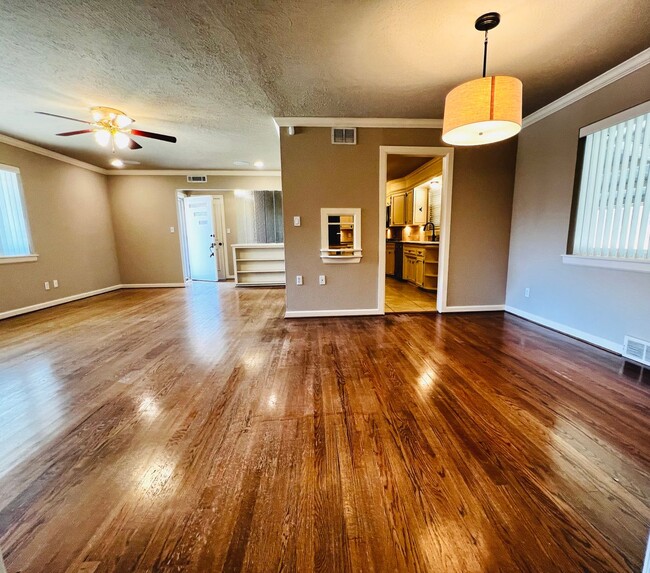 Photo - Beautifully, Corner-Lot 3BD 2BA Home in Be...