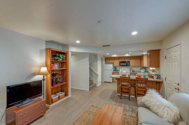 Photo - 2nd Avenue Square