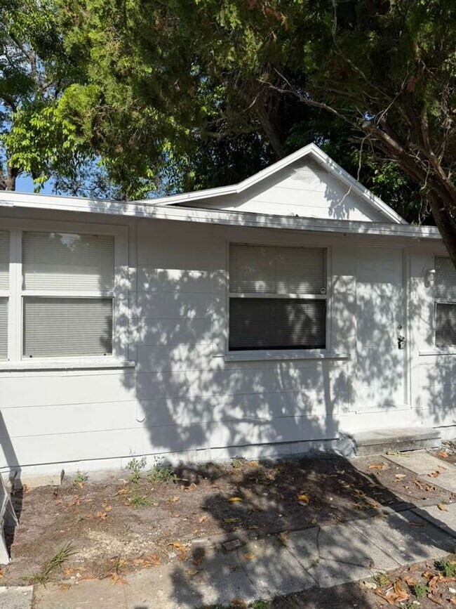 Building Photo - Remodeled 3/2 Childs Park Available Now ! Ask about move in specials!