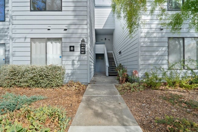 Photo - 905 W Middlefield Rd