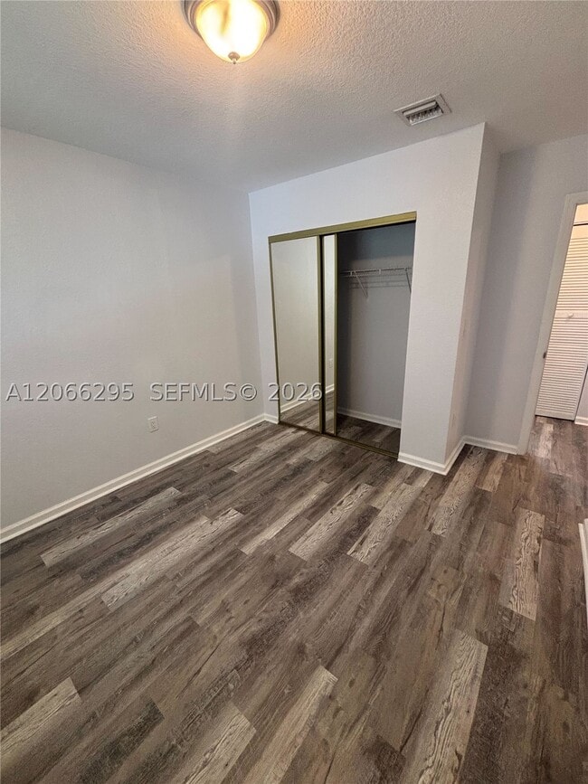 Building Photo - 14042 NE 2nd Ct Unit 14042