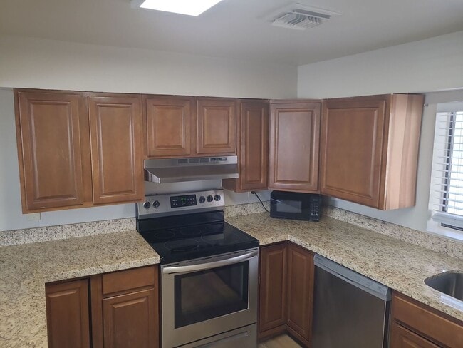 Building Photo - 451 E 10th Ave Unit 2