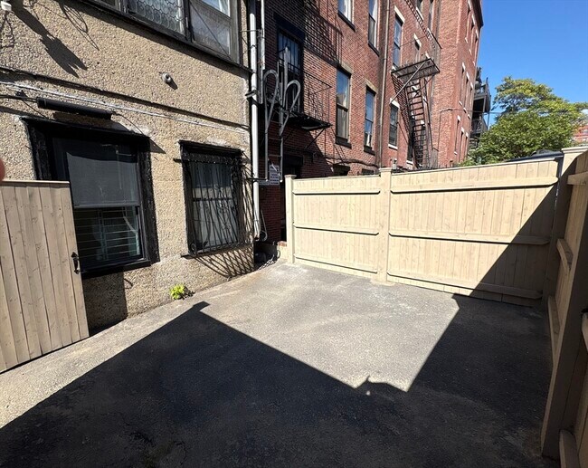 Photo - 337 Beacon St Unit 1