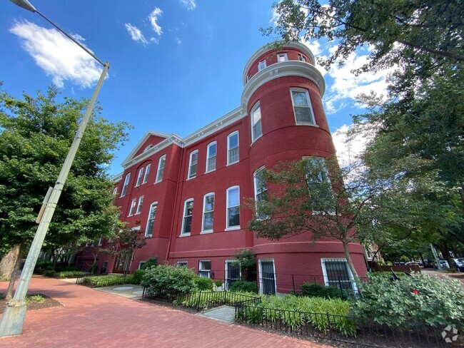 Building Photo - 2 Bedroom With Loft on Capitol Hill