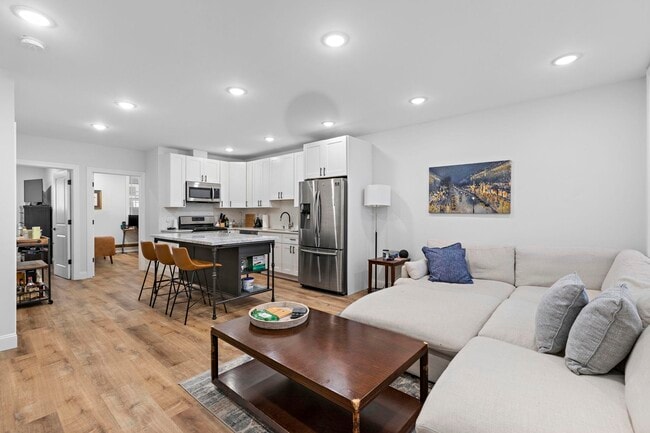 Building Photo - 71 BEACON Ave