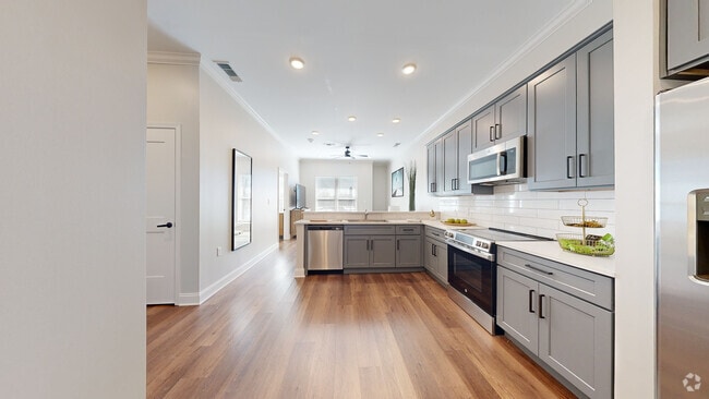 1BR, 1BA - 838SF