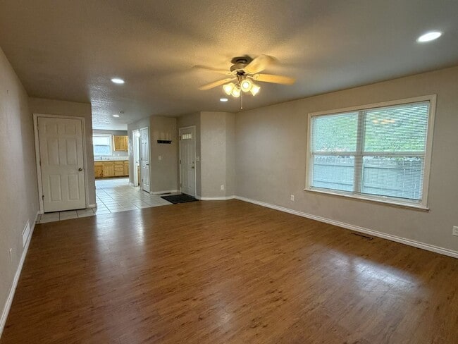 Photo - 321 W Myrtle St Unit 321 W Myrtle St 4