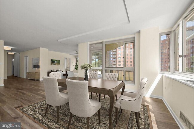 Photo - 4101 Cathedral Ave NW Unidad 910