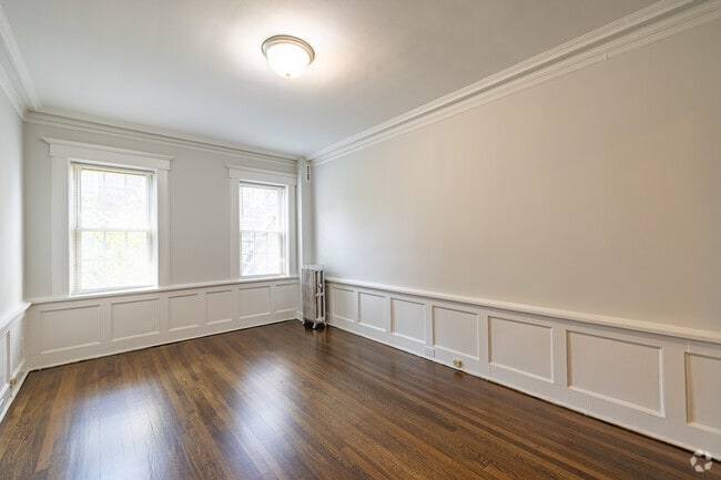 1BR, 1BA w/Dining Area - 671SF - Living Room