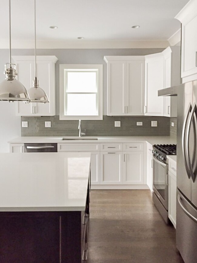 Photo - 1241 W Oakdale Ave Apartments Unit 1241-1W