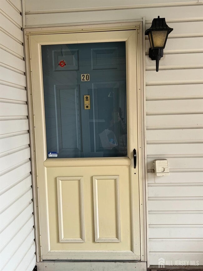 Photo - 20 Crabapple Ln