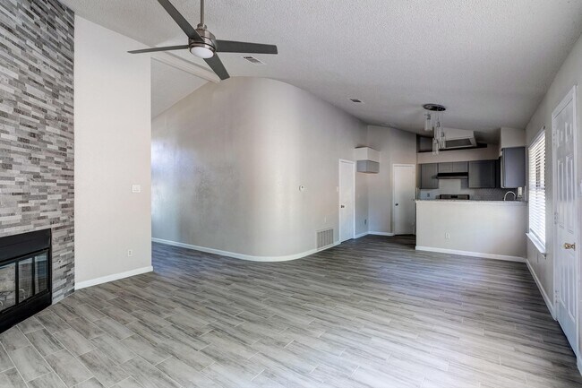 Photo - 3401 Larkspur Way