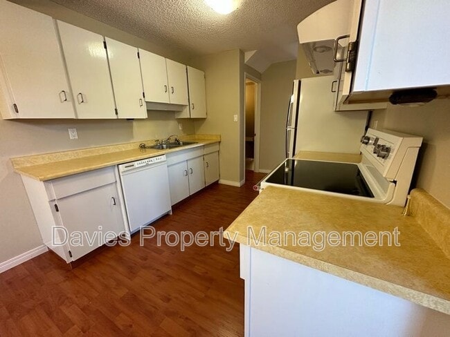 Photo - 11111-11126 26 Ave NW