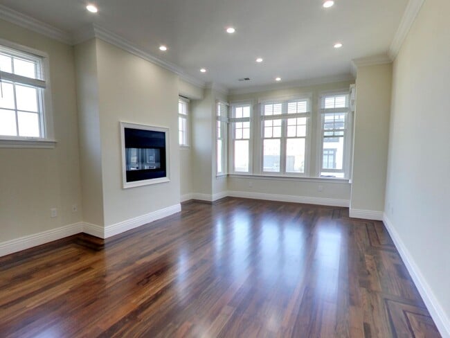 Building Photo - 1129 Green St Rental