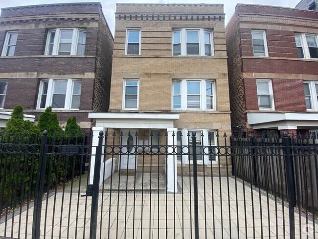 Building Photo - 2323 W Fullerton Ave Unit #2 Rental