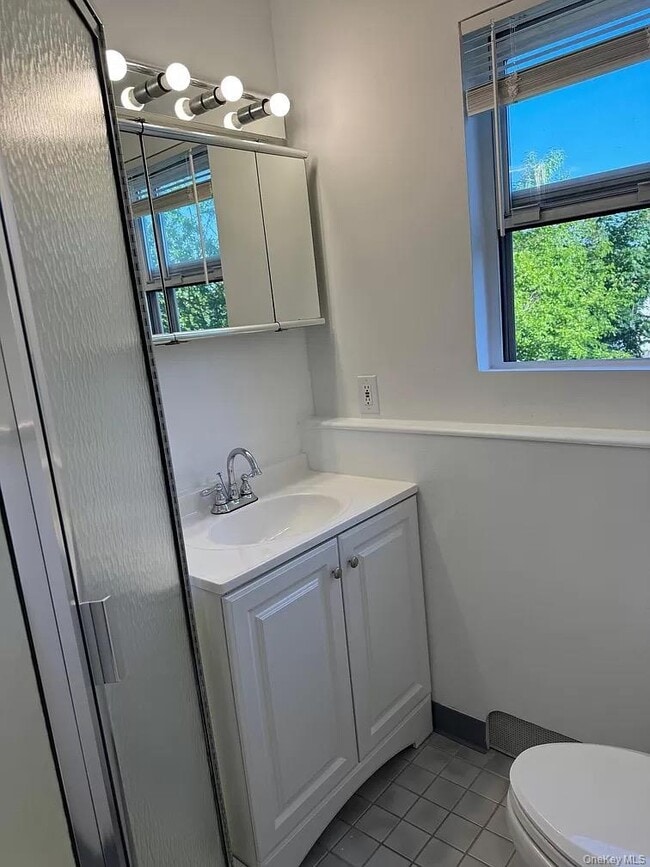 Photo - 152 Throop St