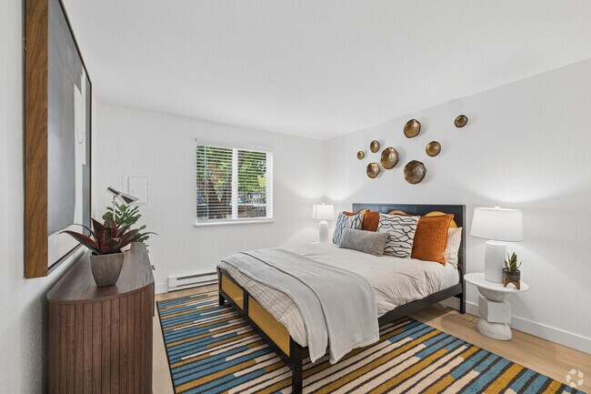 2BR, 1BA - 776SF - Bedroom