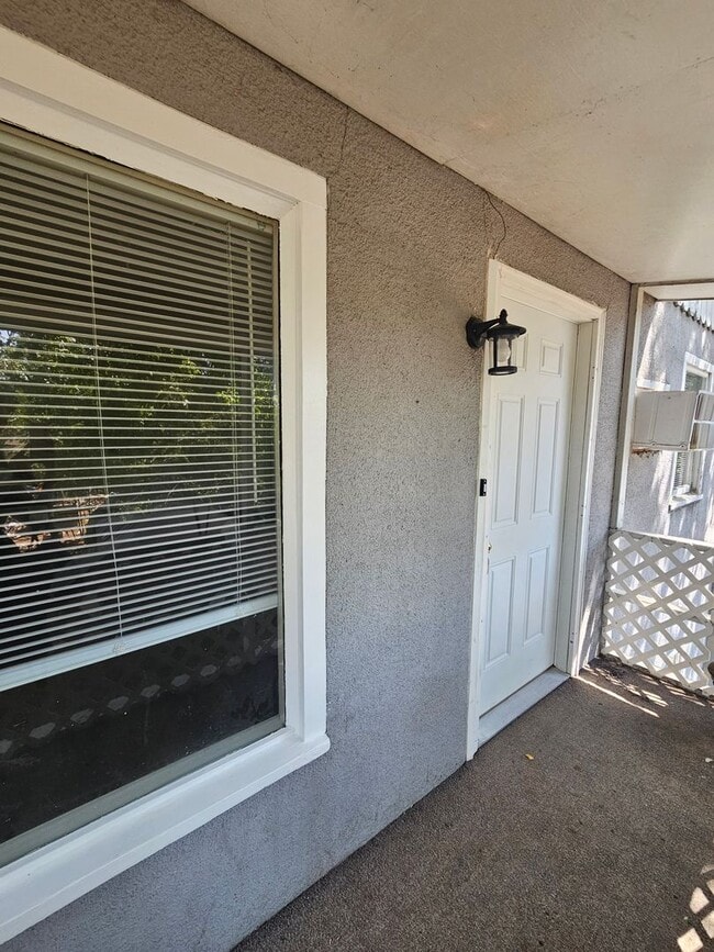 Photo - 831 Niantic St Unit B