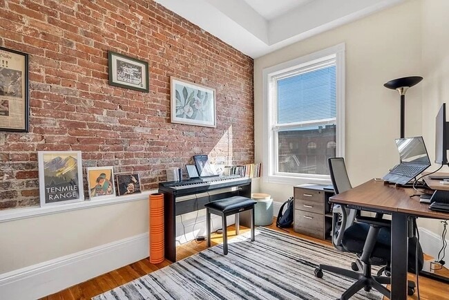 Photo - 183 Saint Botolph St Unit 4