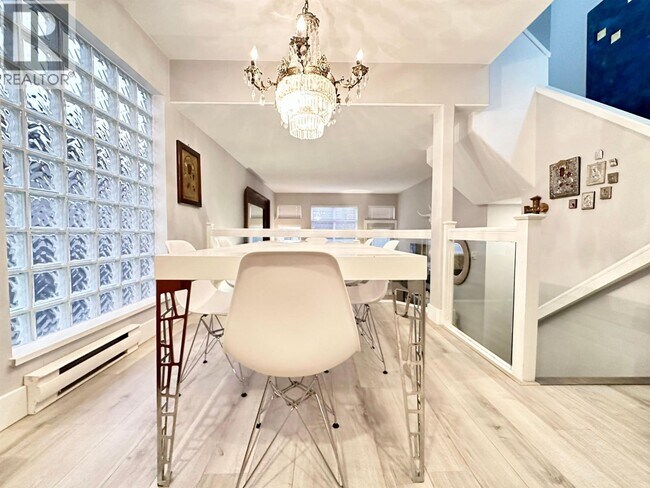 136 W 4th St
