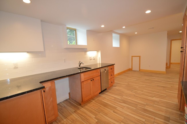 Building Photo - 182 Babcock St Unit 1 Rental