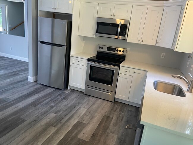 Kitchen - 33 Cecile St