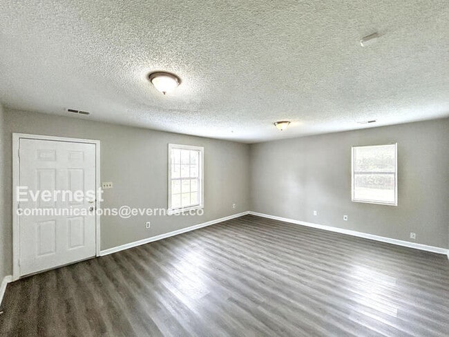 Photo - 2387 Rosehaven Ave