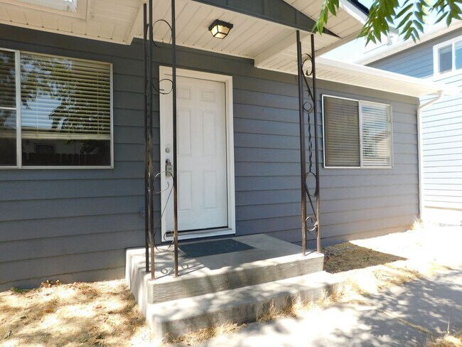 1318 Bunting Ave