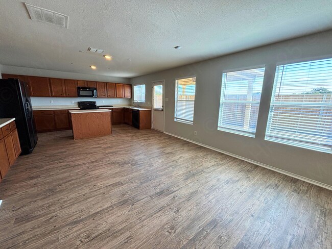 Photo - 7902 Oakwood Pines